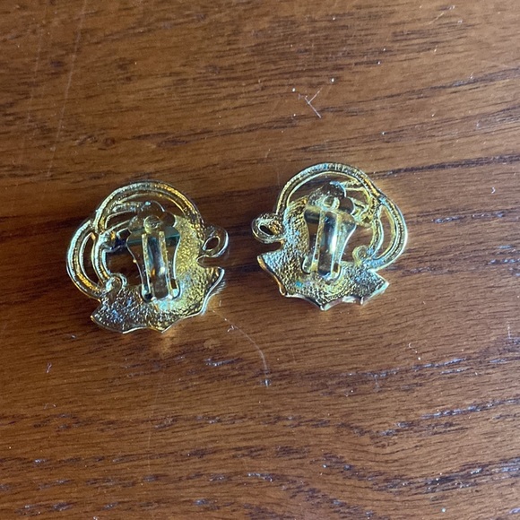 GORGEOUS vintage Clip On Earrings - Picture 5 of 5